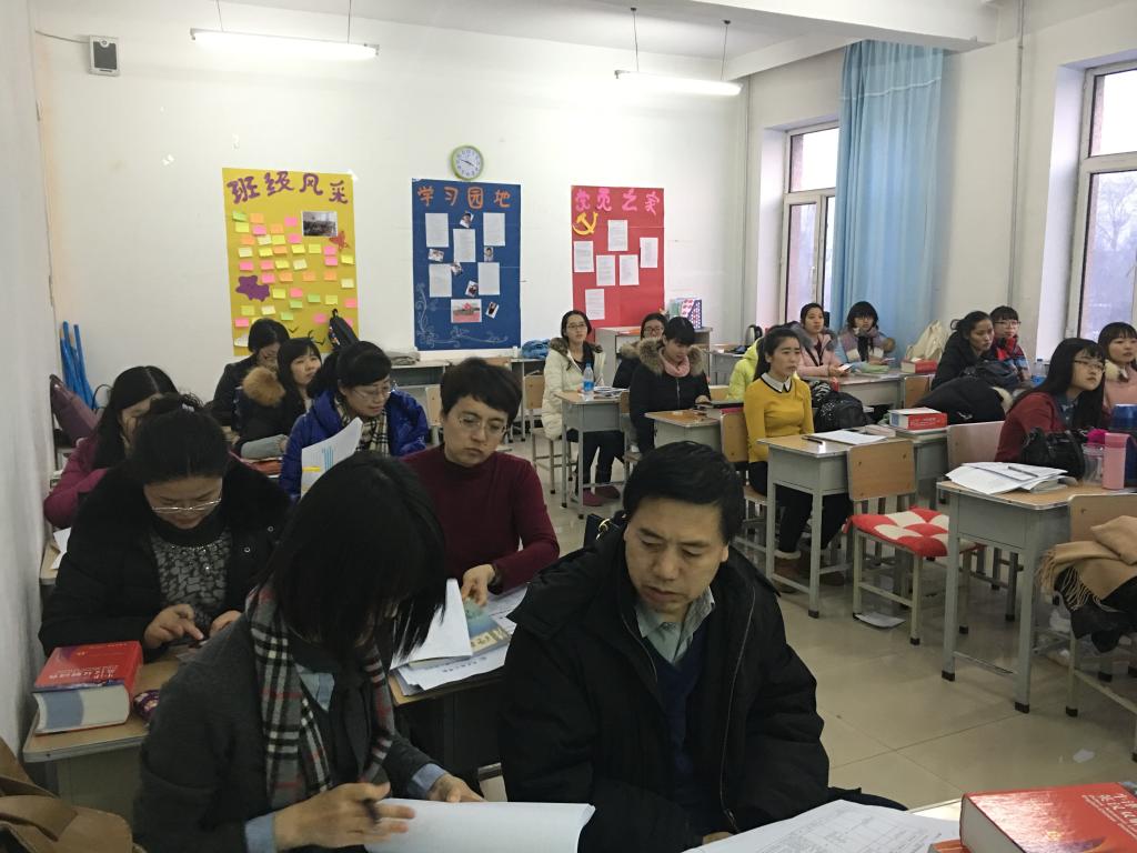 评审小组成员认真聆听项目负责人的结项陈述