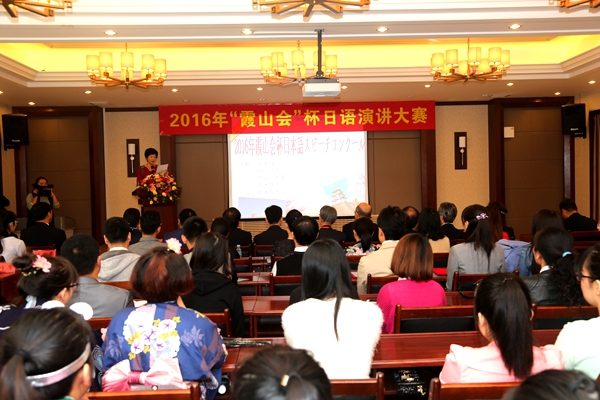 佳木斯大学东语学院经理张凤杰教授致词