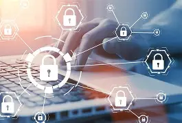 Um hacker mostrando o processo de um ataque mano a mano